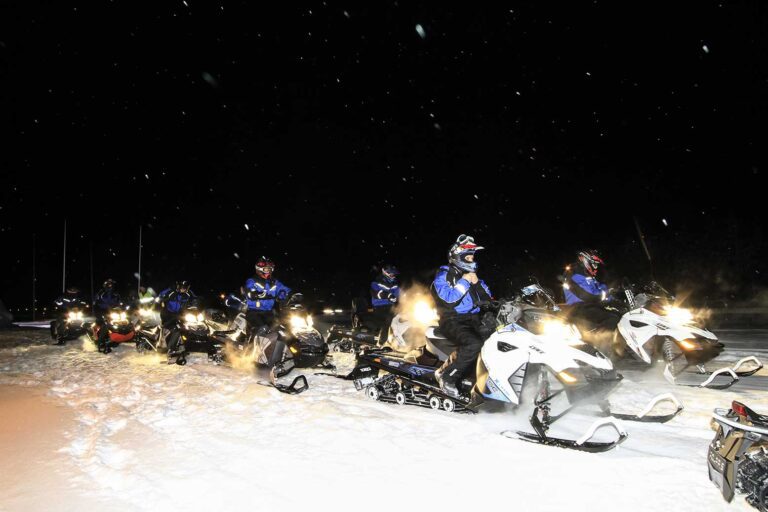 motoneige lapland ice driving