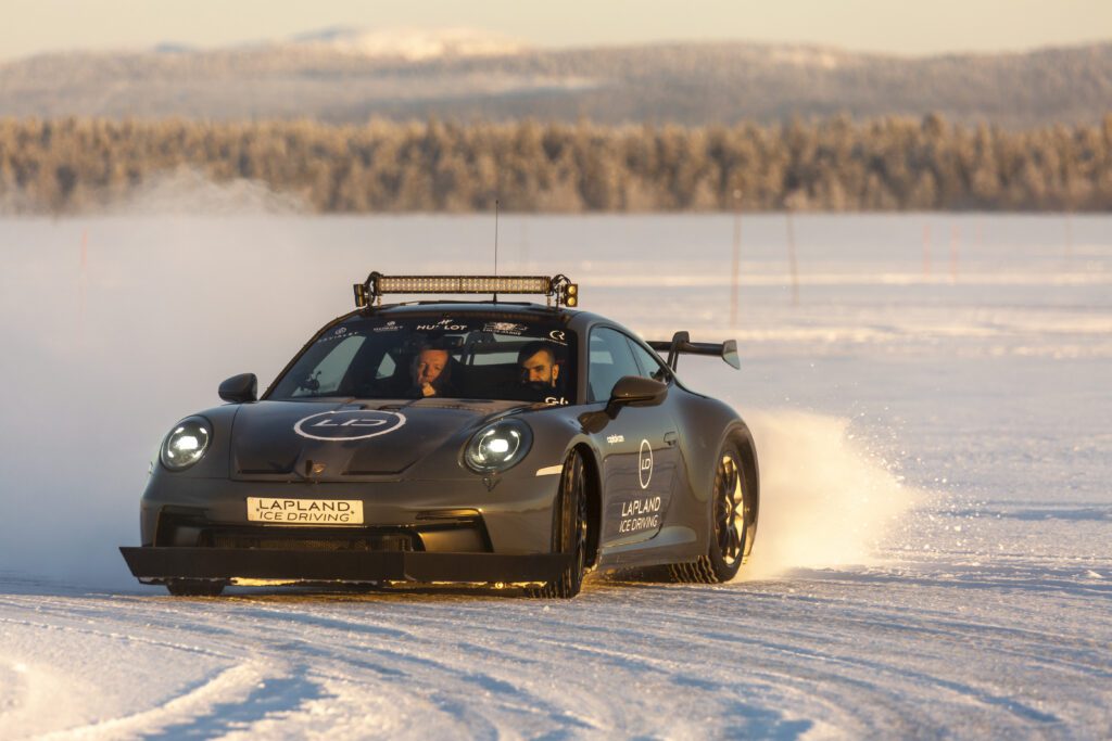 PORSCHE 911 GT3 TYPE 992.2 ON ICE