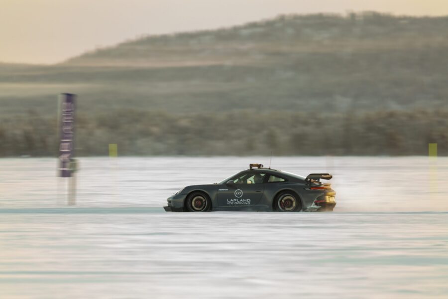 PORSCHE 911 GT3 TYPE 992.2 ON ICE
